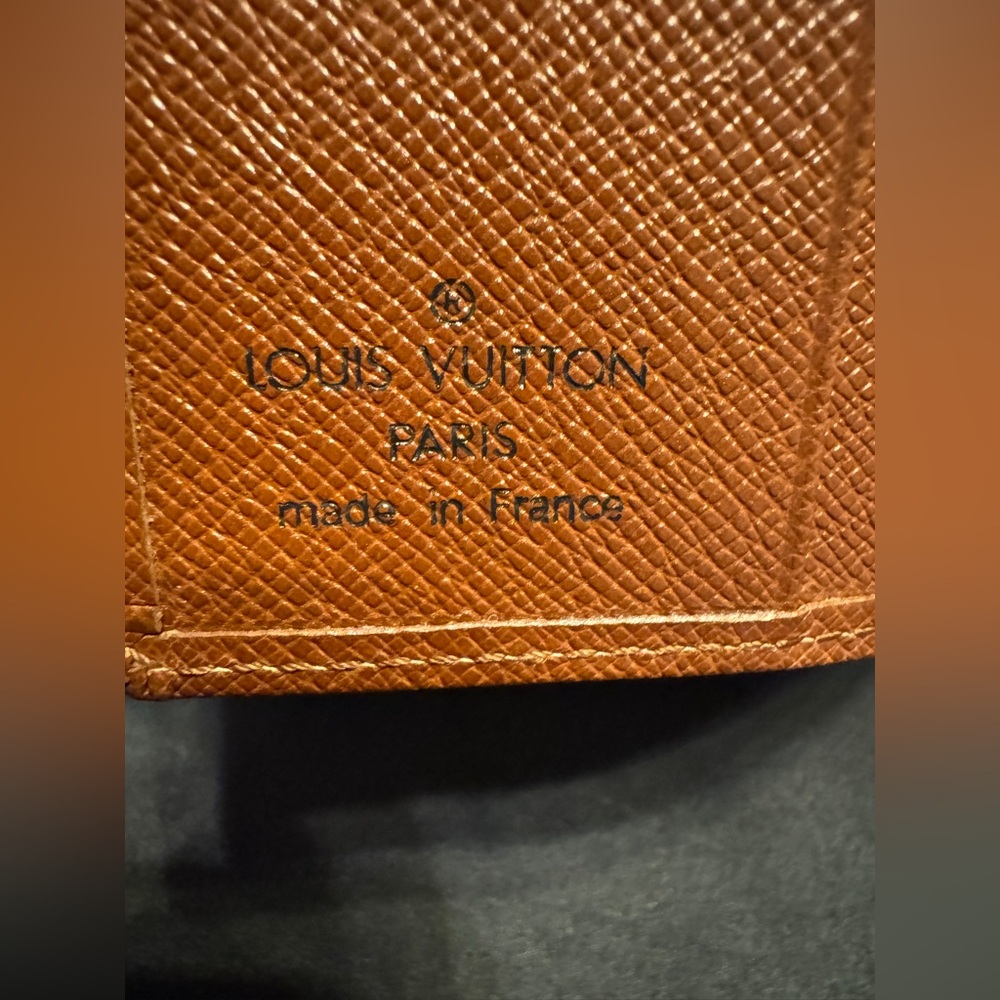 Louis Vuitton LV Taiga Leather Men's Wallet - Picture 6 of 10